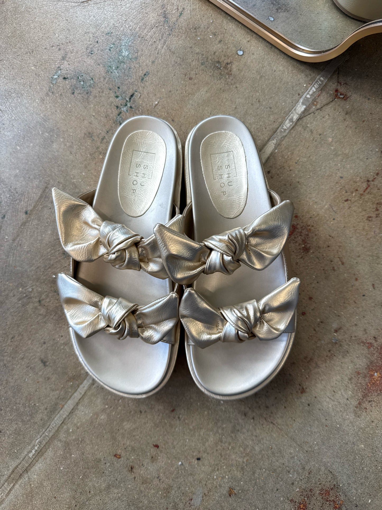 Shu Shop Shoe Size 8.5 White/Gold Sandals