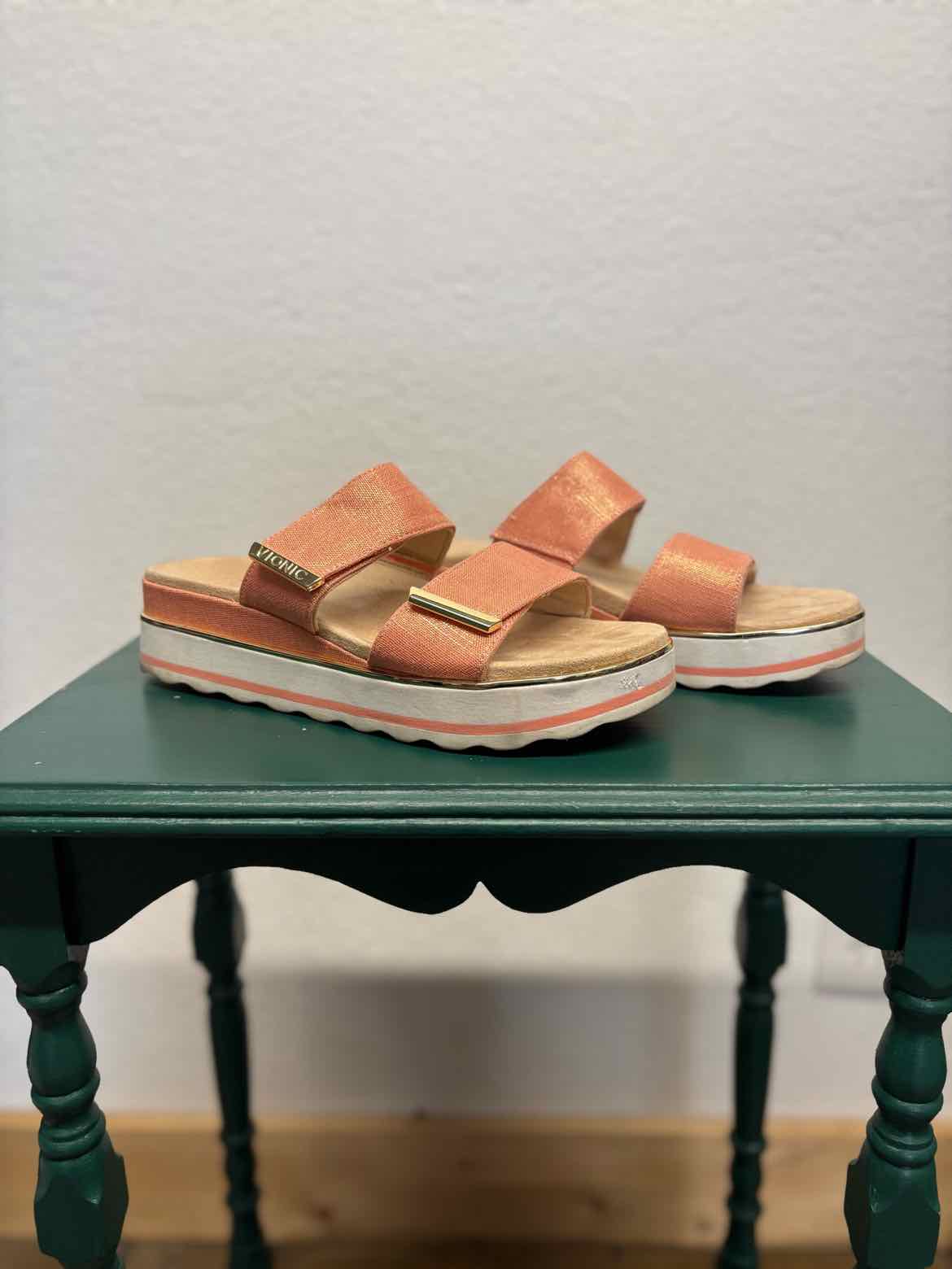 Vionic Shoe Size 10 Coral/Tan Sneakers