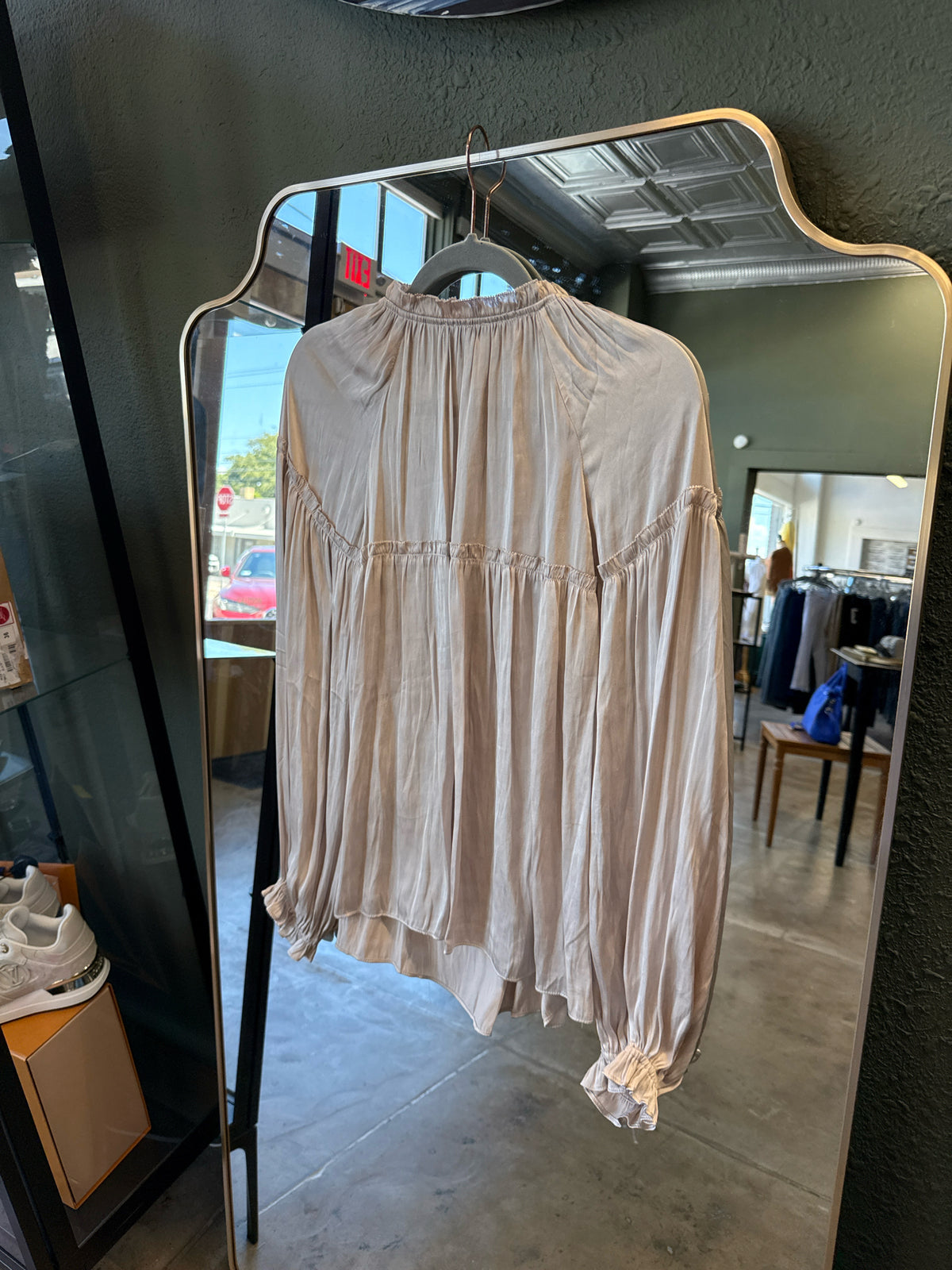 Current Air Size M Cream Top