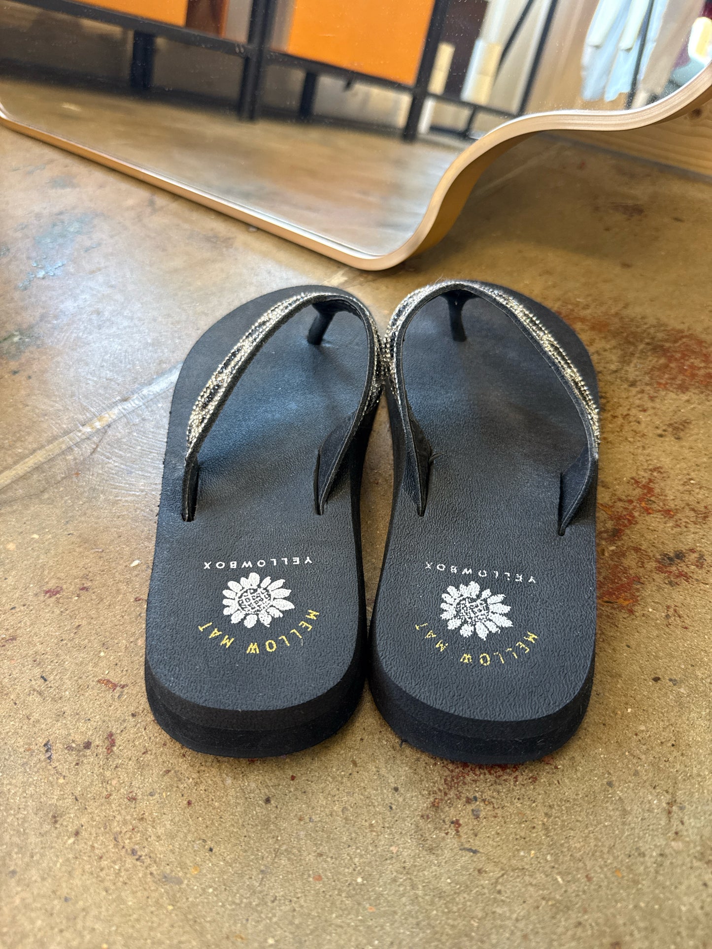 Yellow Box Shoe Size 7 Black Flip Flops