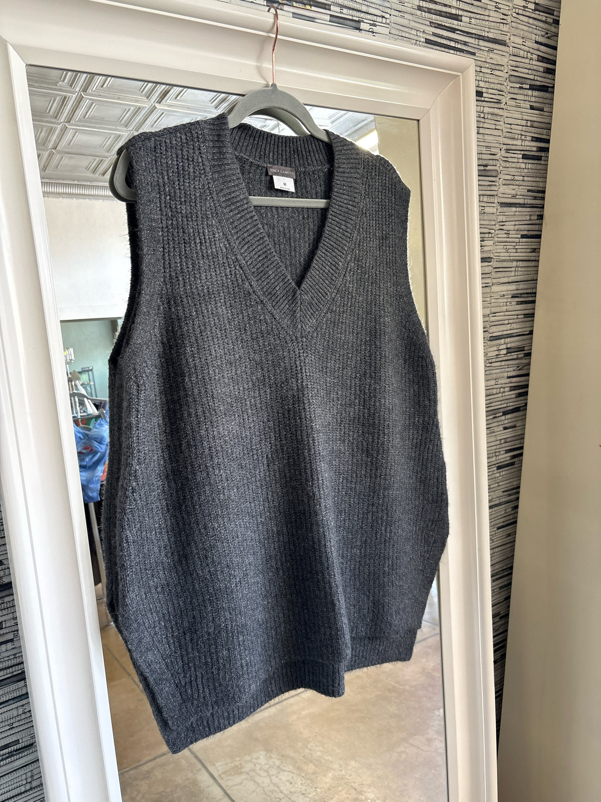 Vince Camuto Size M Gray Vest