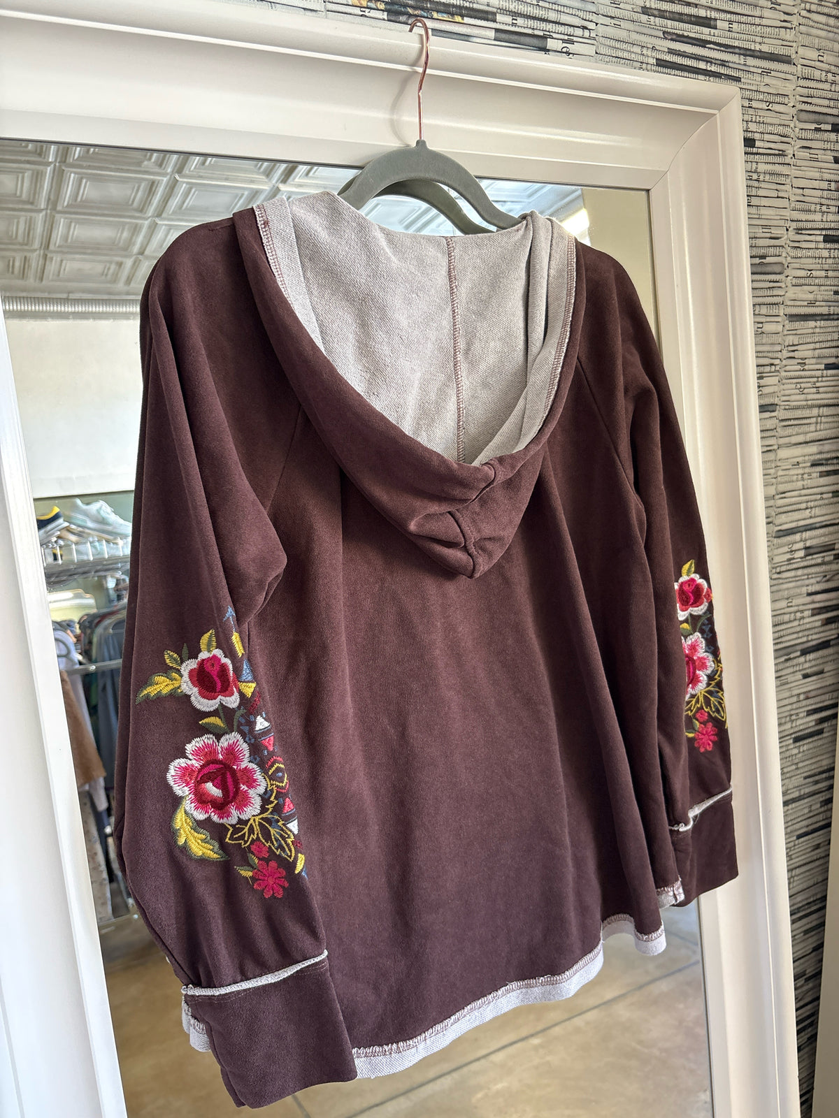 Andree Size S Brown Embroid. Floral Sweatshirt/Hoodie