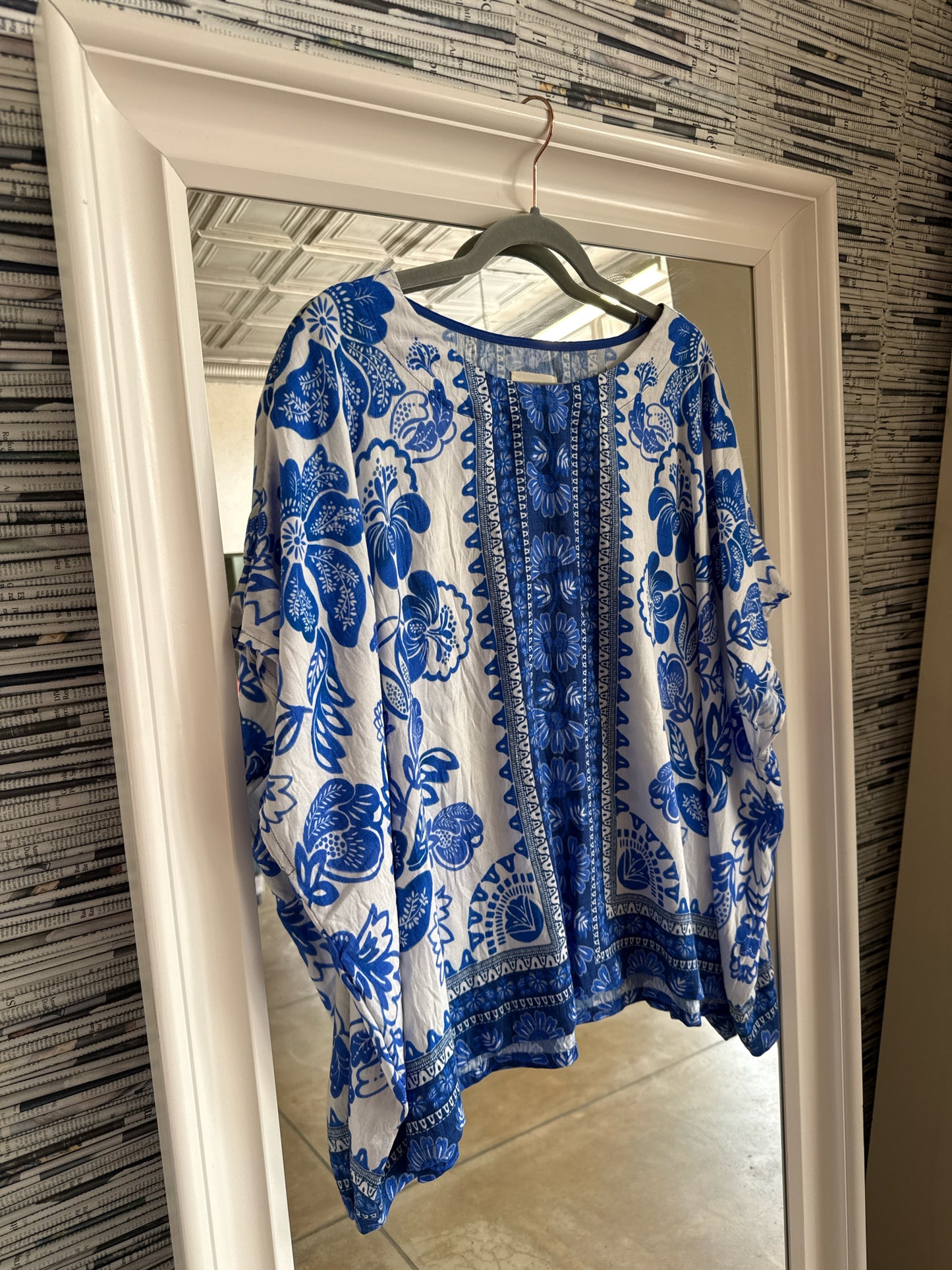 Umgee Size XL Blue/White Top