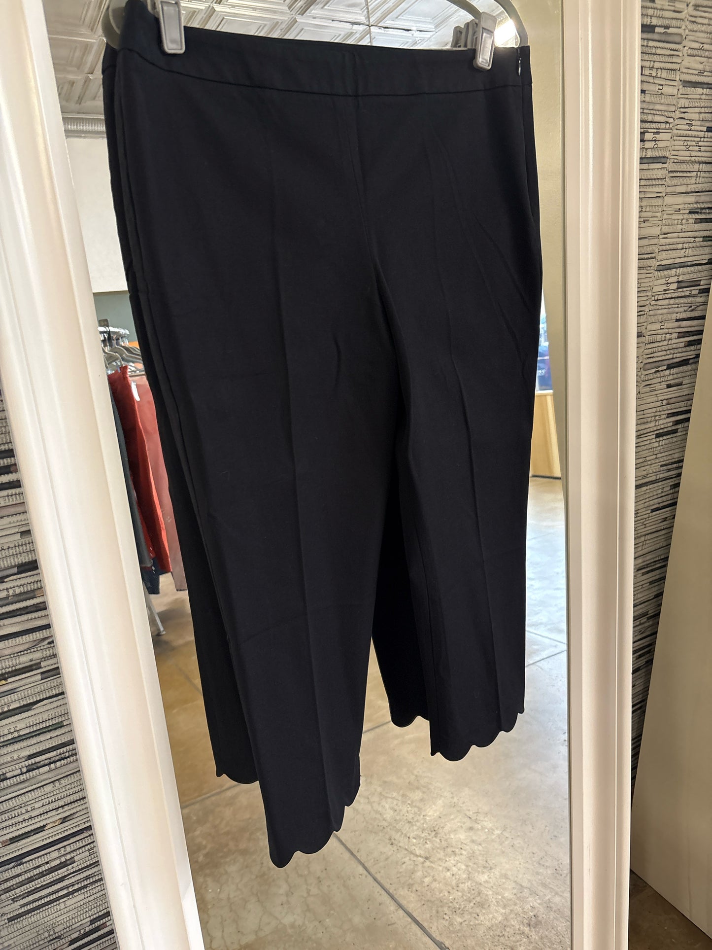 TALBOTS Size 6 Black Capris