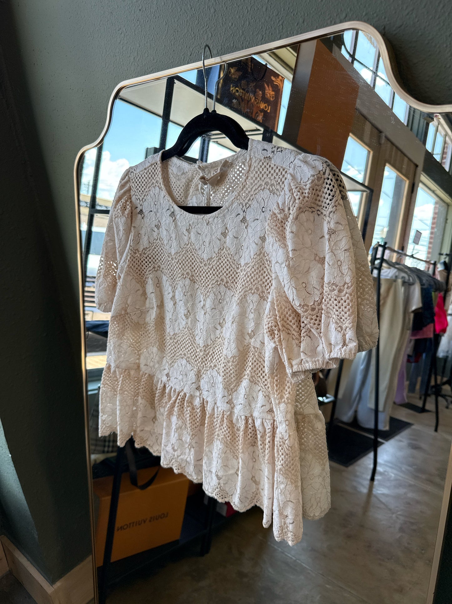 Dolan Size S Cream Top
