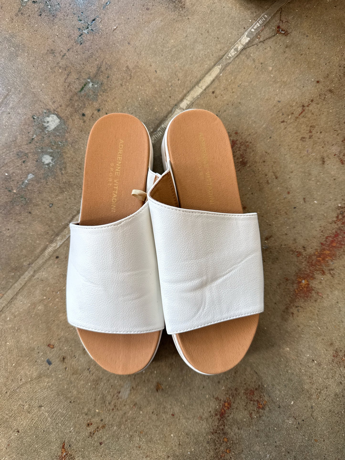 Adrienne Vittadini Shoe Size 7.5 White/Tan Sandals