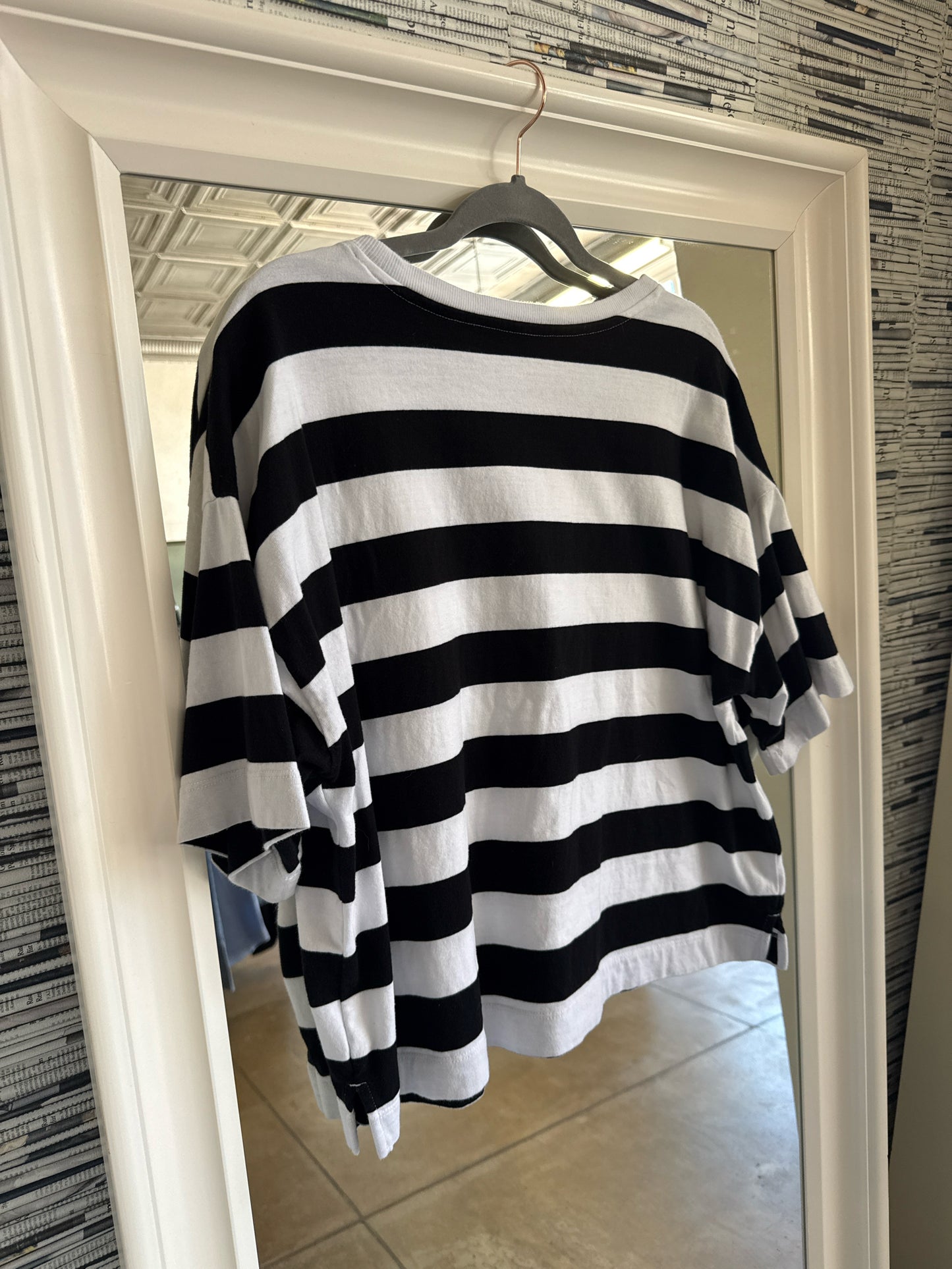 LOFT Size XL Black/White Top