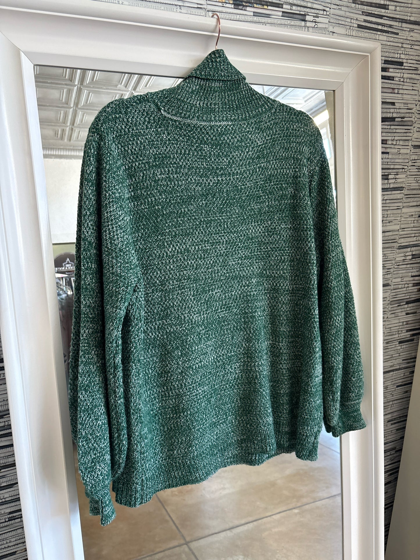 Zenana Size M Green Sweater