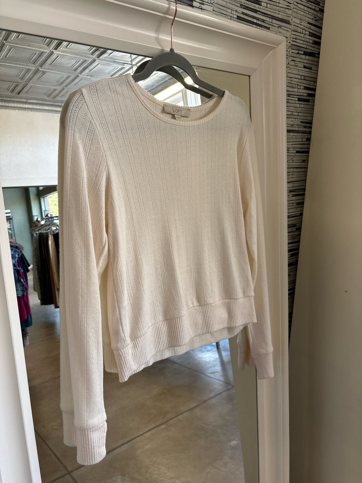 LOFT Size M off white Top