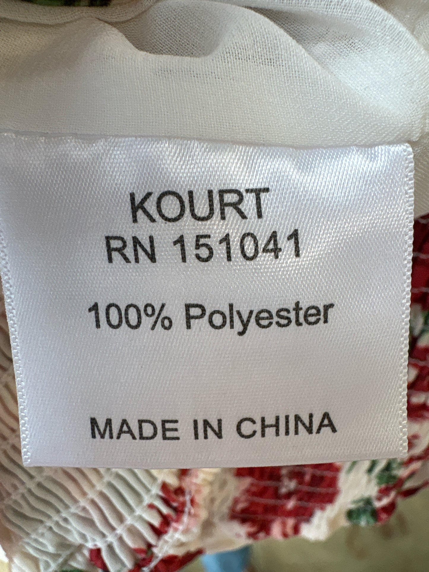 Kourt Size XL cream + red Top