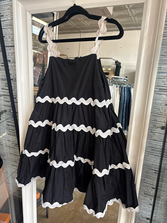 entro Size L B&W Scallop Dress