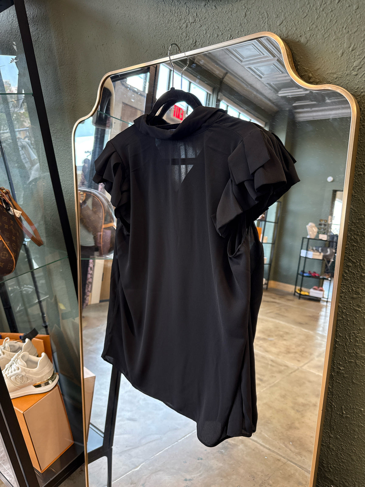 TAHARI Size M Black Top