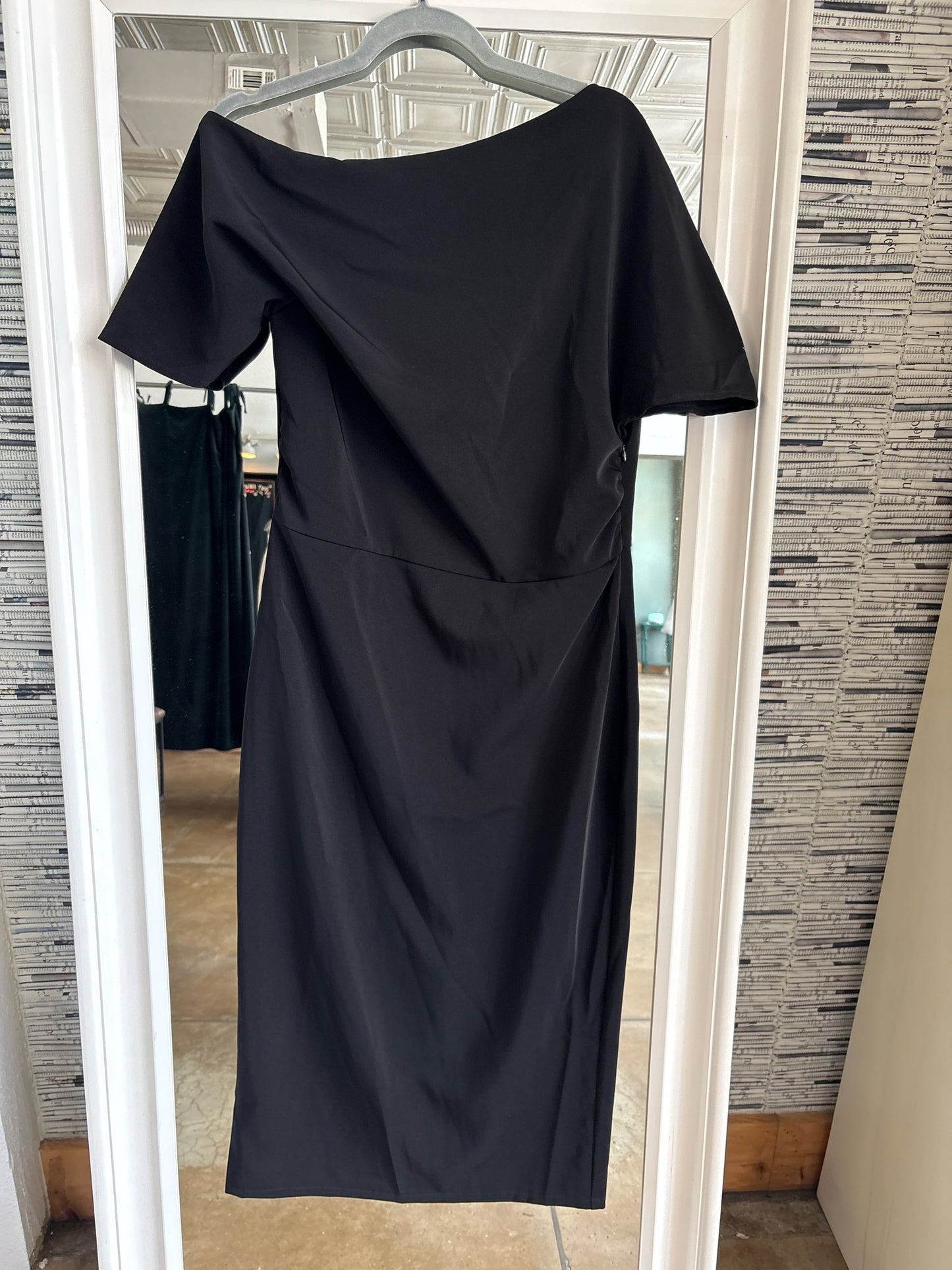 Line and Dot Size L Black Dress