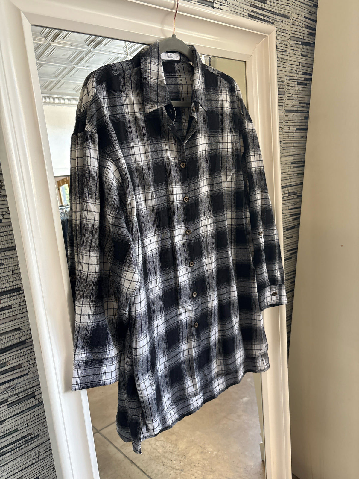 Talulah Size M Black Plaid Top