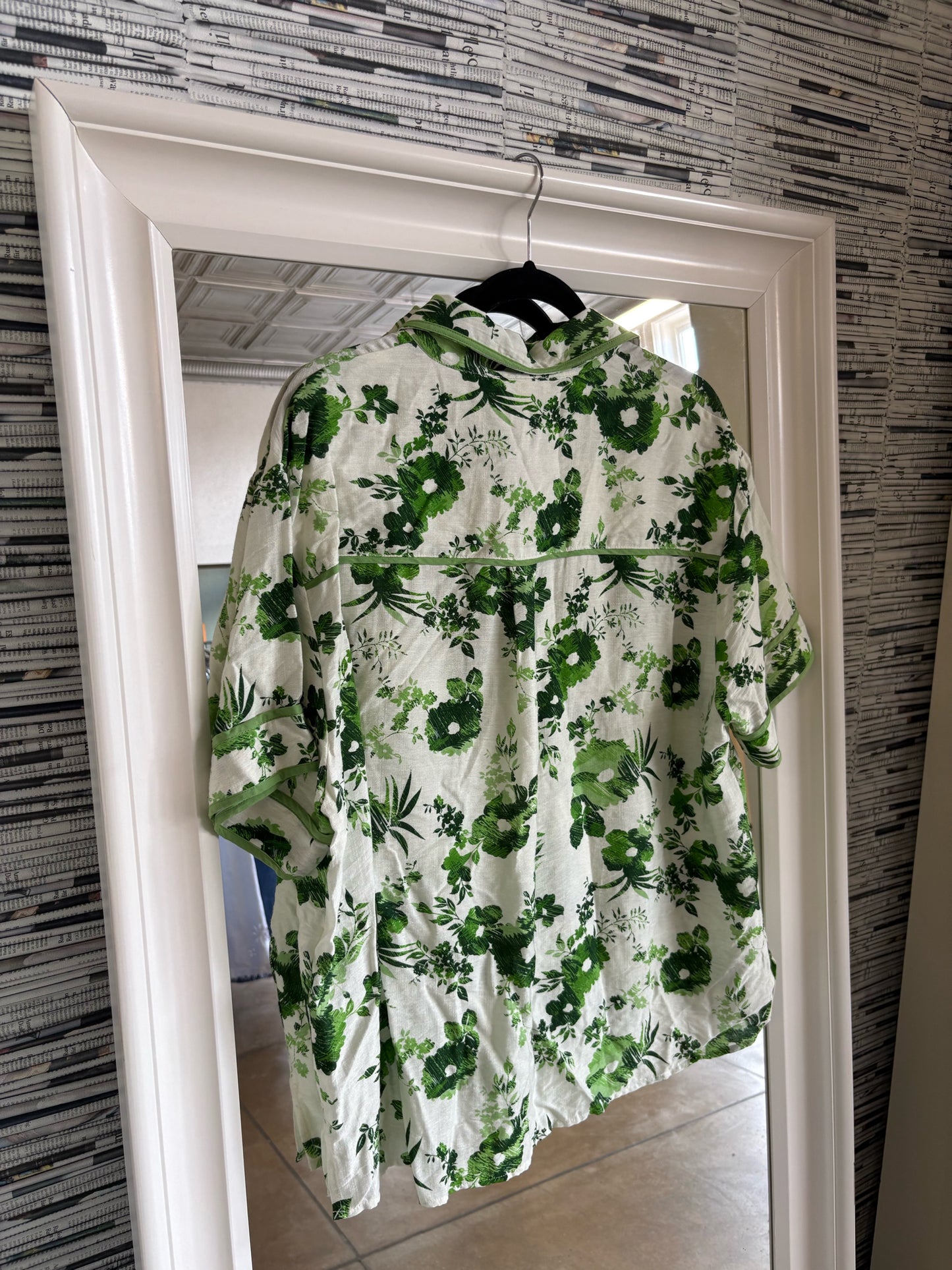 entro Size L Green/Cream Top