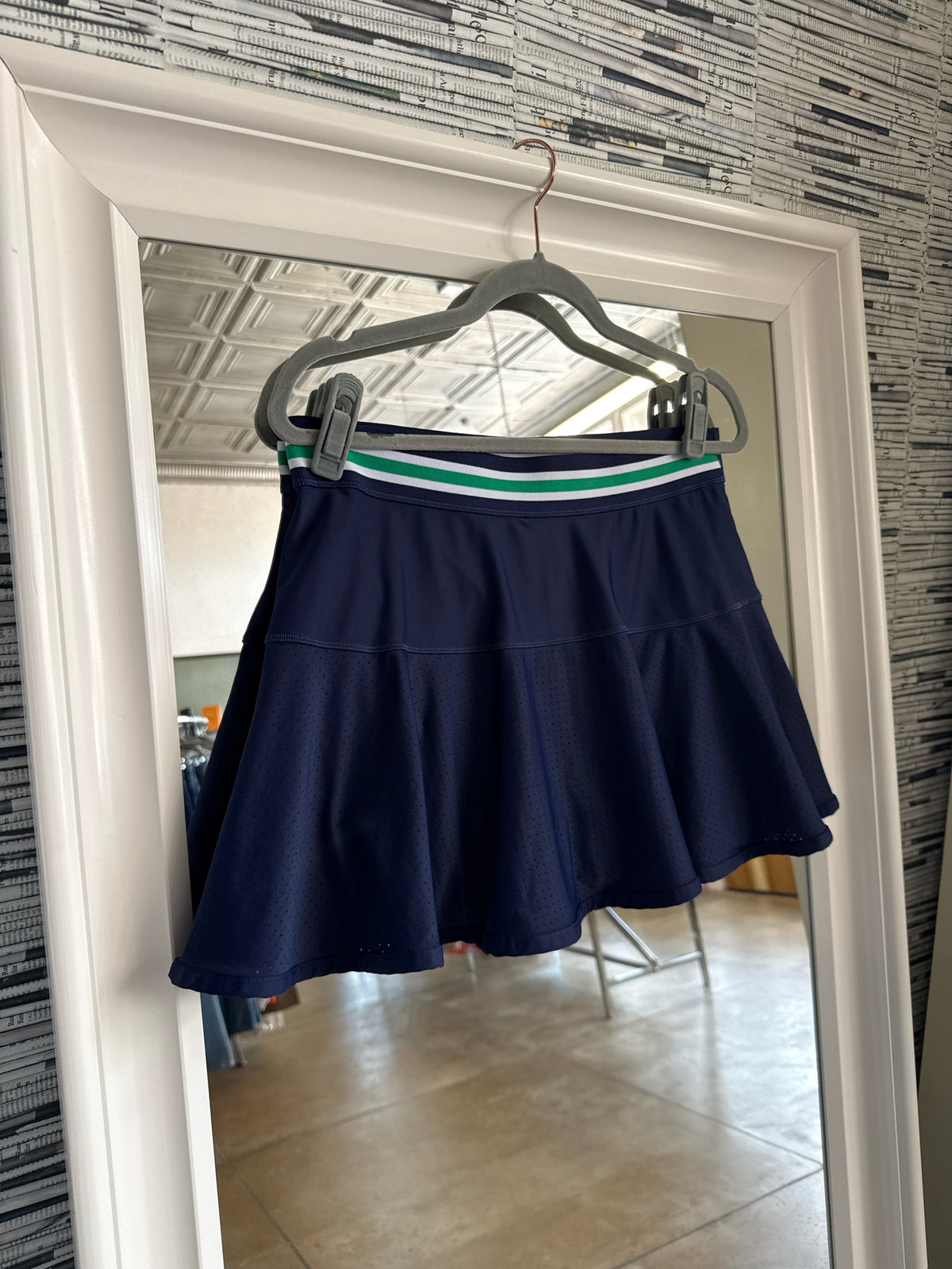 Love & Sport Size L Navy/Green Skort