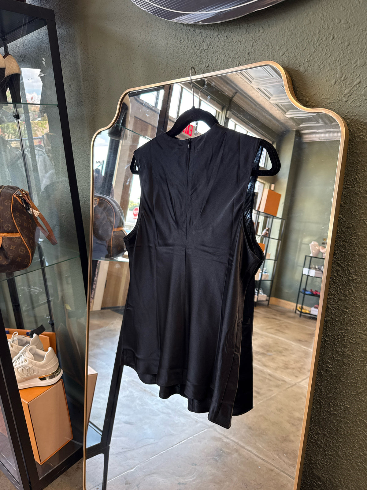 BR Size L Black Top