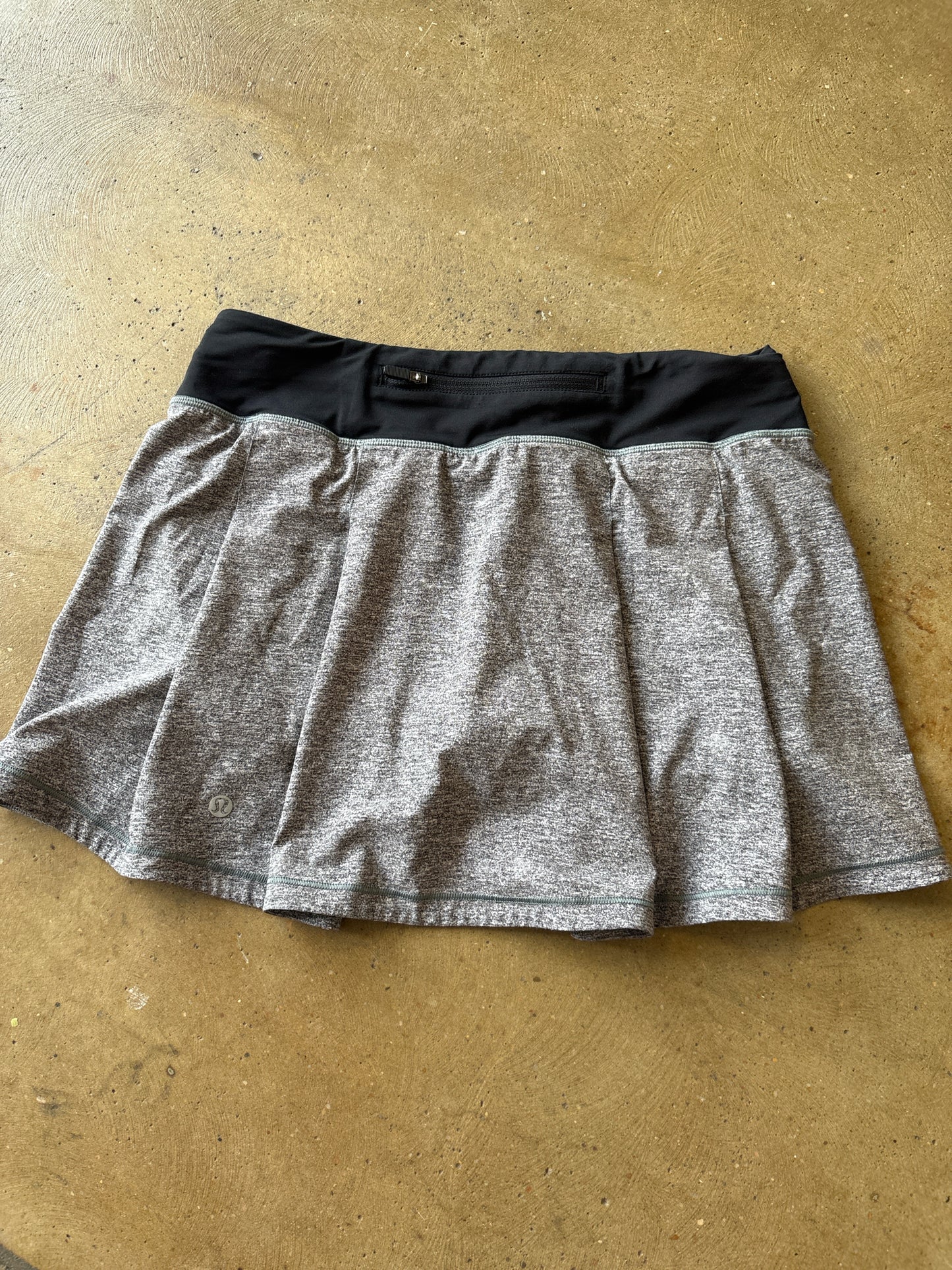 Lululemon Size 6 Gray Skort
