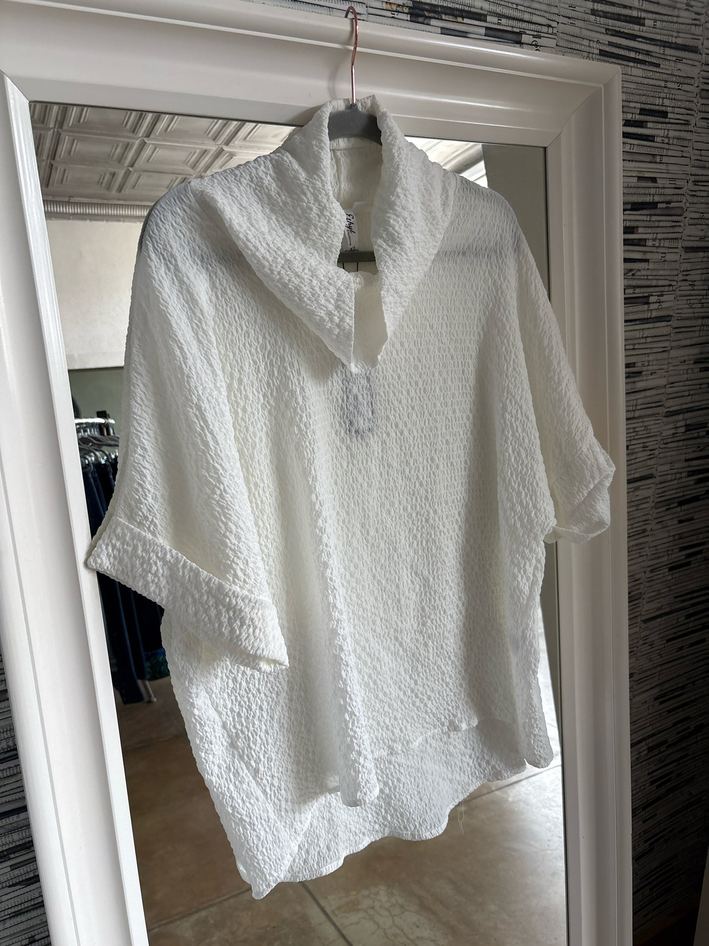 Ethyl Size XL off white Tunic