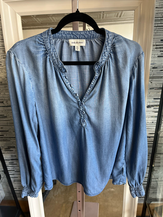 Cloth & Stone Size XL Denim Top