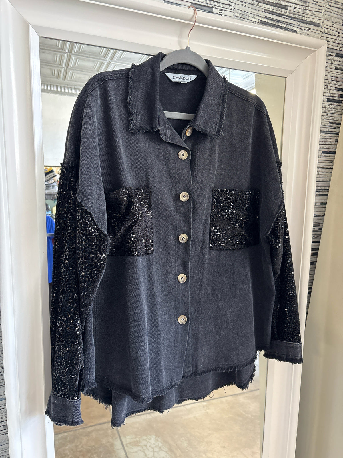 Davi & Dani Size M Black Shacket