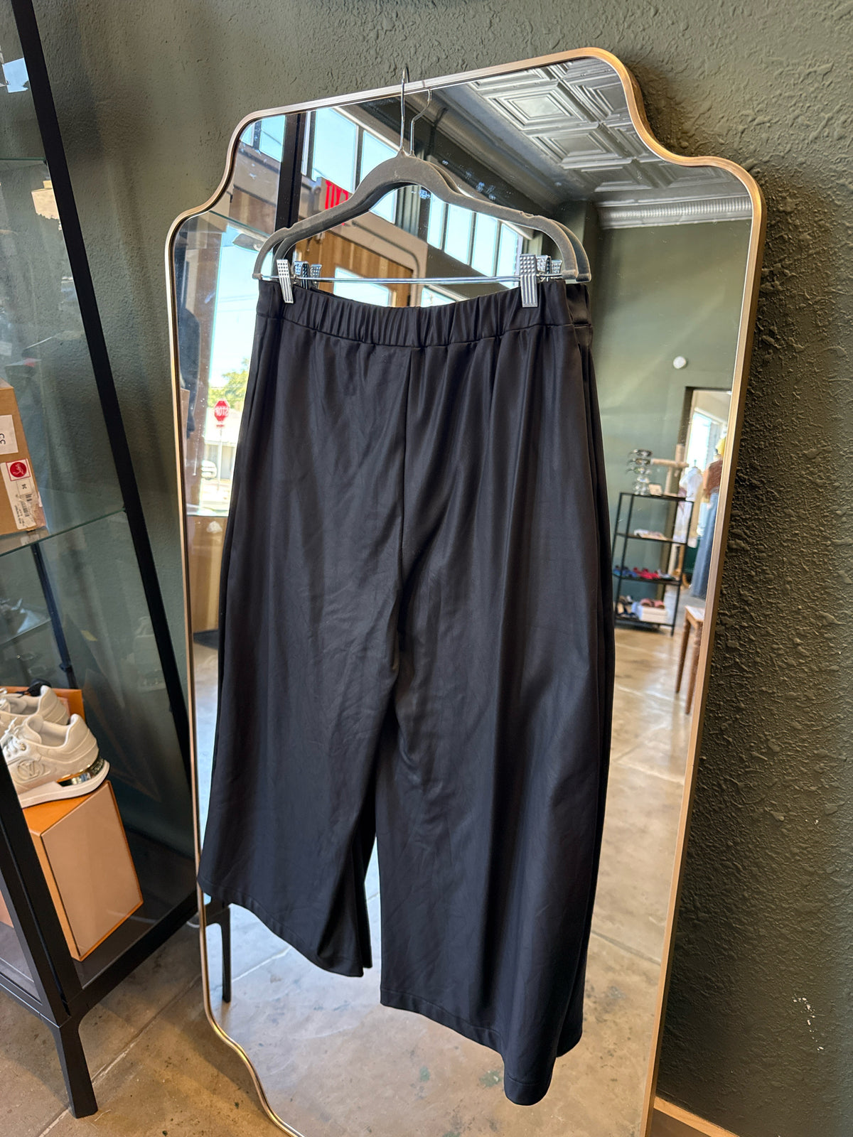 Isle Size XL Black Pants