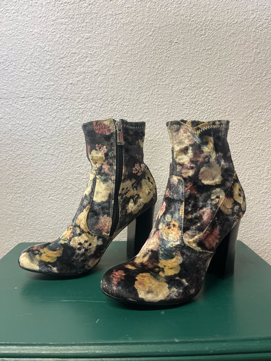 Report Shoe Size 7 Black/Multi Floral Boots