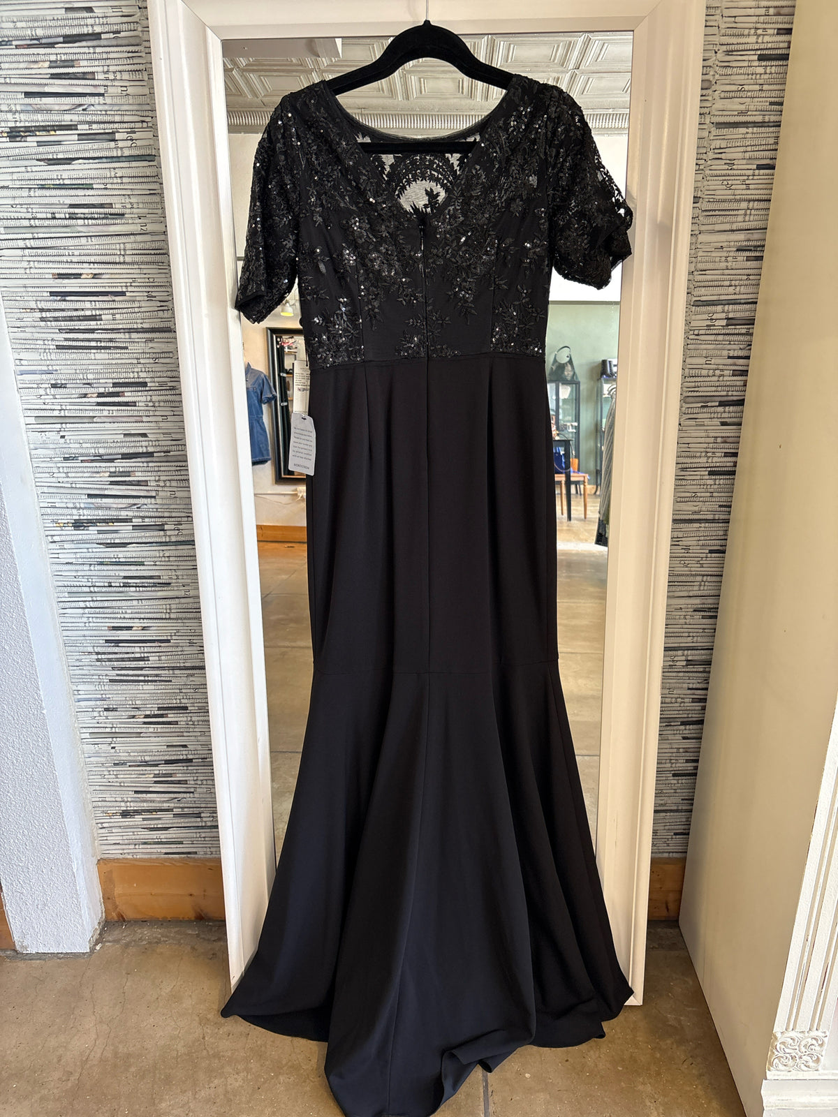 Adrianna Papell Size 4 Black Formal