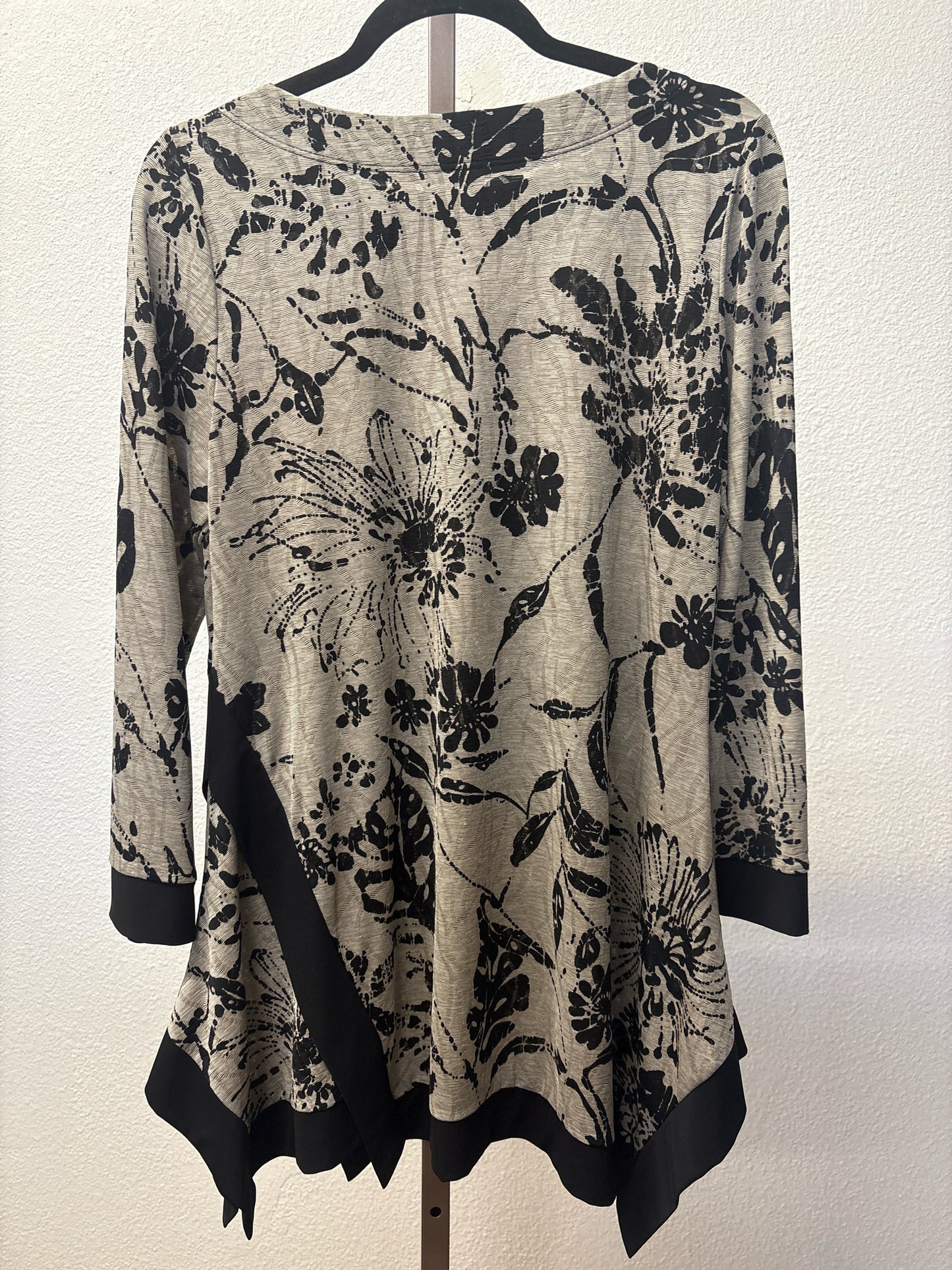 IC by CONNIE K Size S Tunic