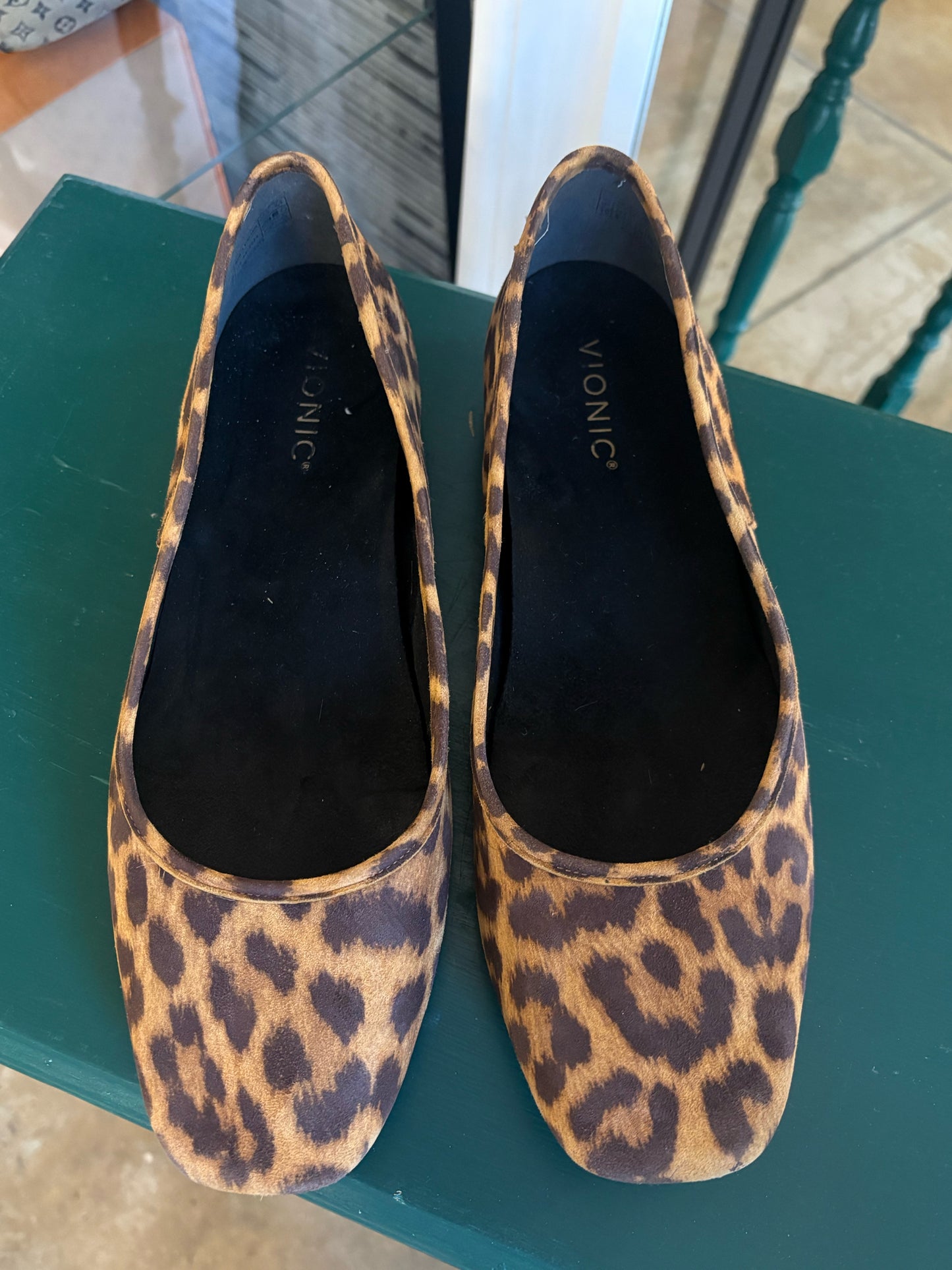Vionic Shoe Size 10 cheetah Flats