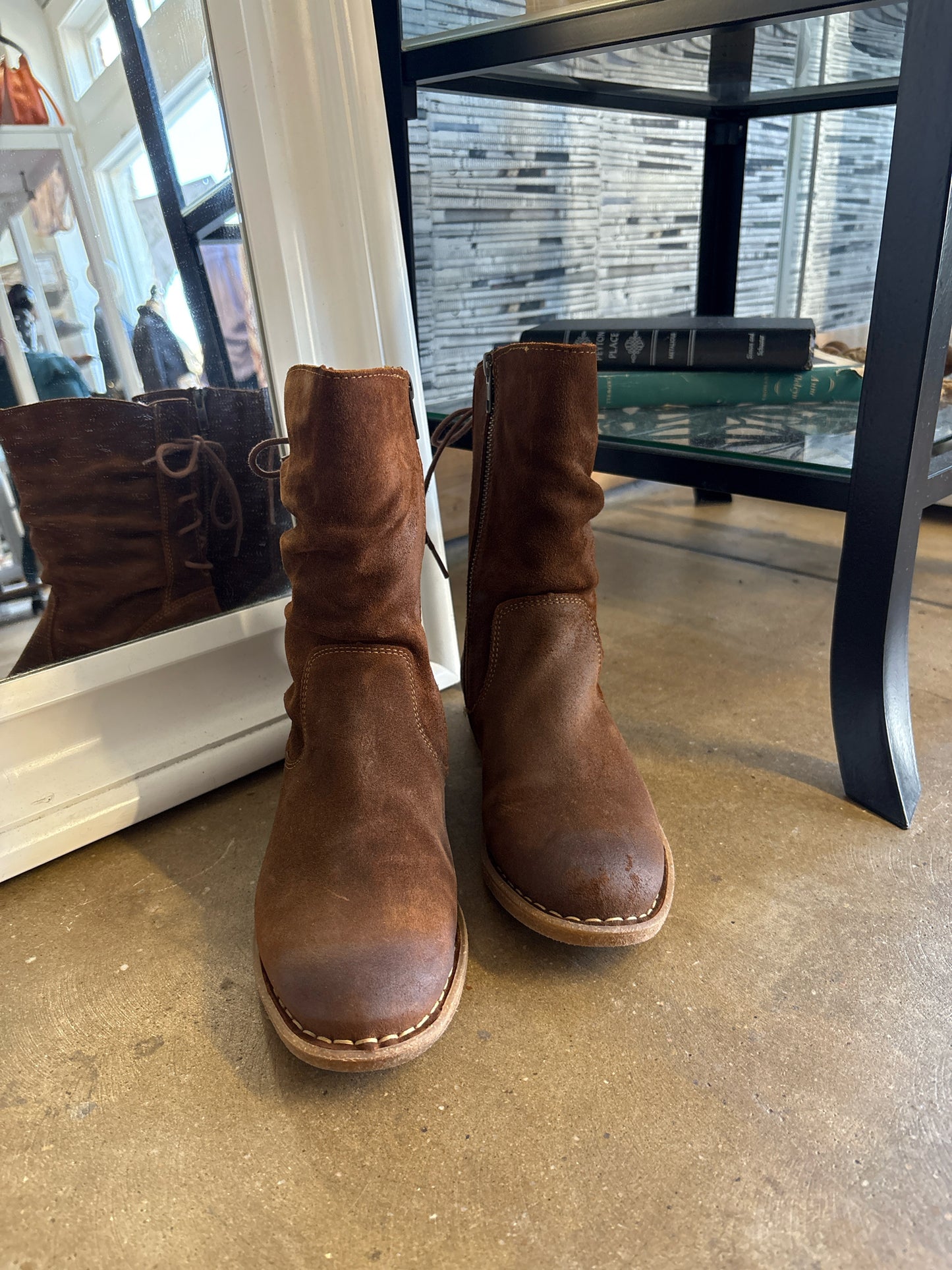 Born Shoe Size 7.5 Boots