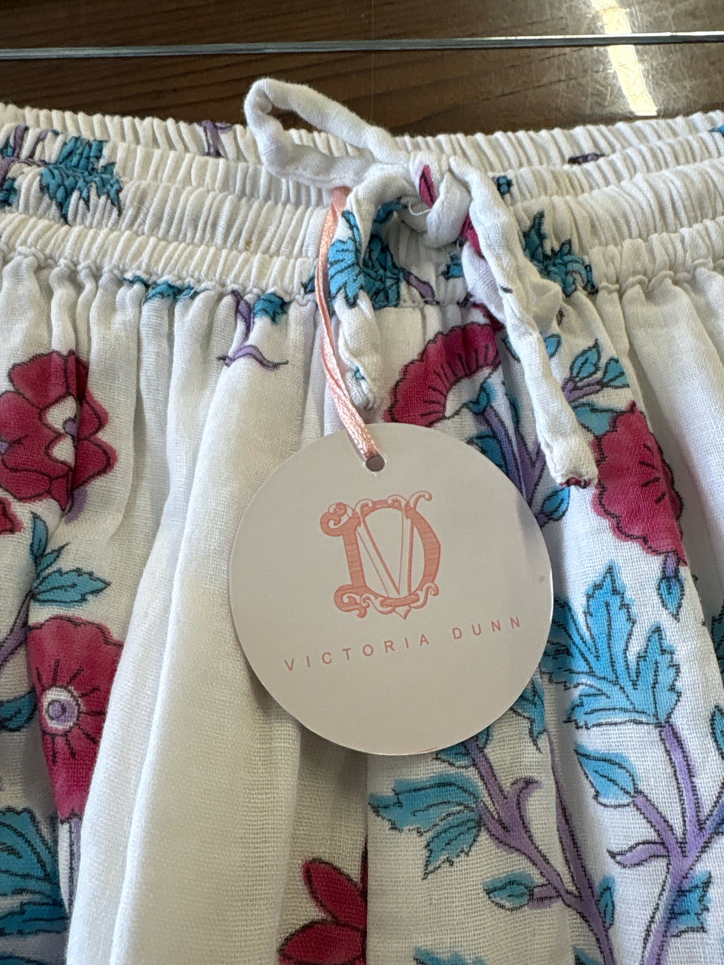 Victoria Dunn Size 2X white + multi Floral Pants