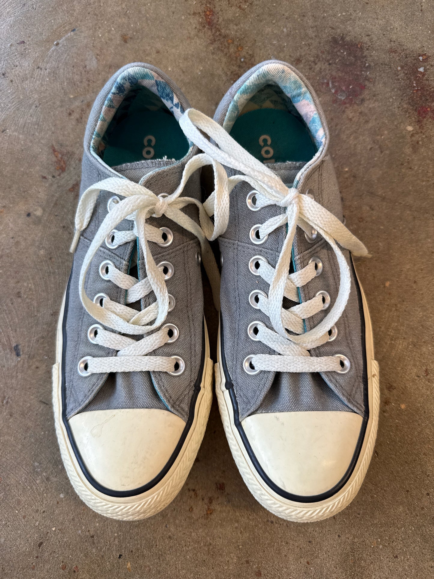 Converse Shoe Size 7 Gray Sneakers