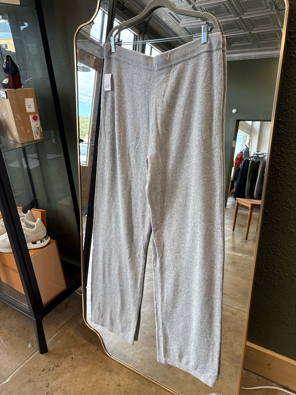 GAP Size L Gray Sweatpant