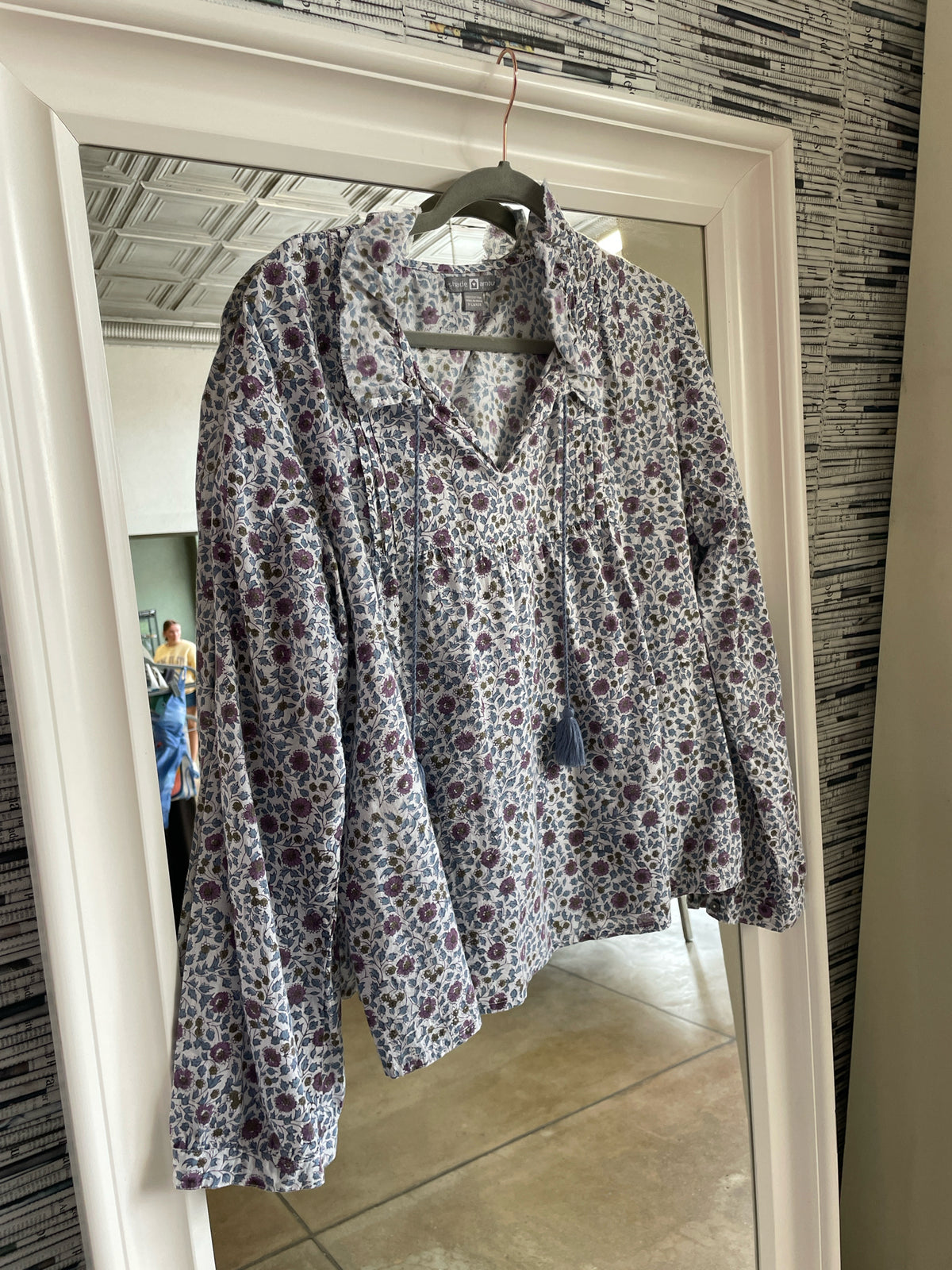 Shade Amour Size XL Blue/Purple Floral Top