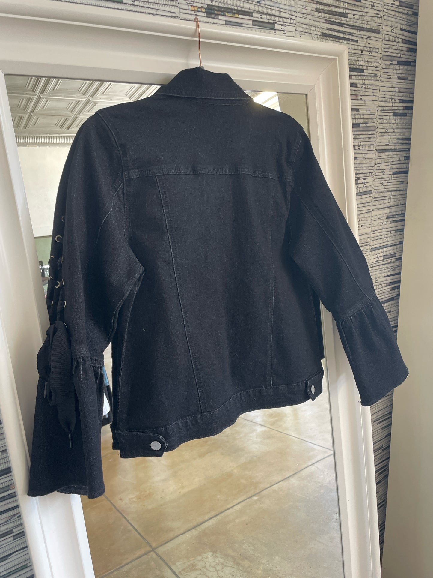 AZI Size M Black Jacket