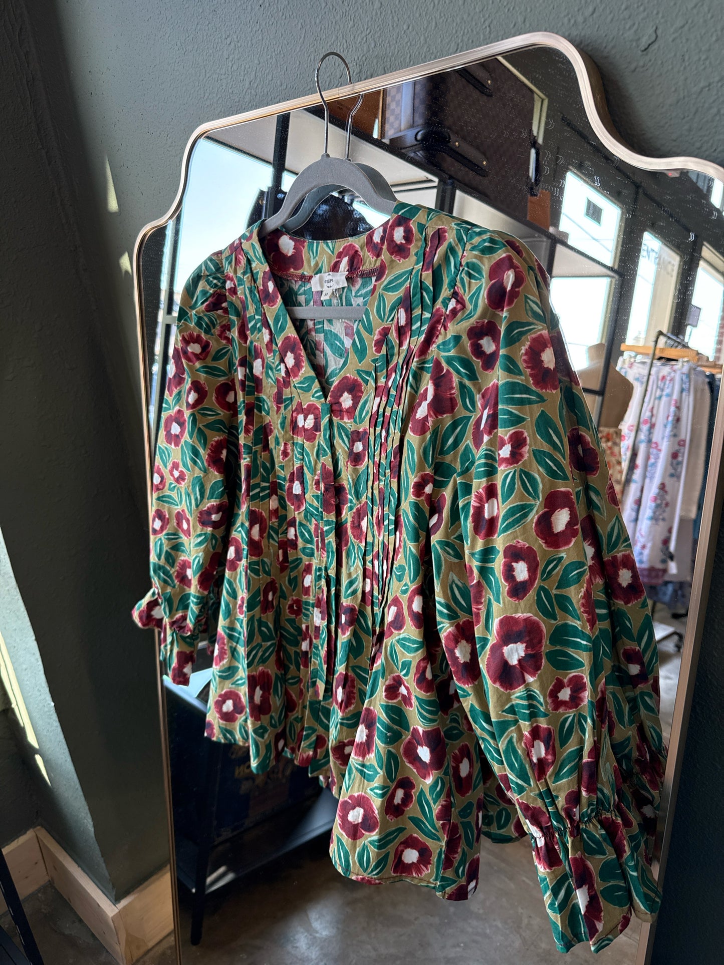 entro Size M Green Top