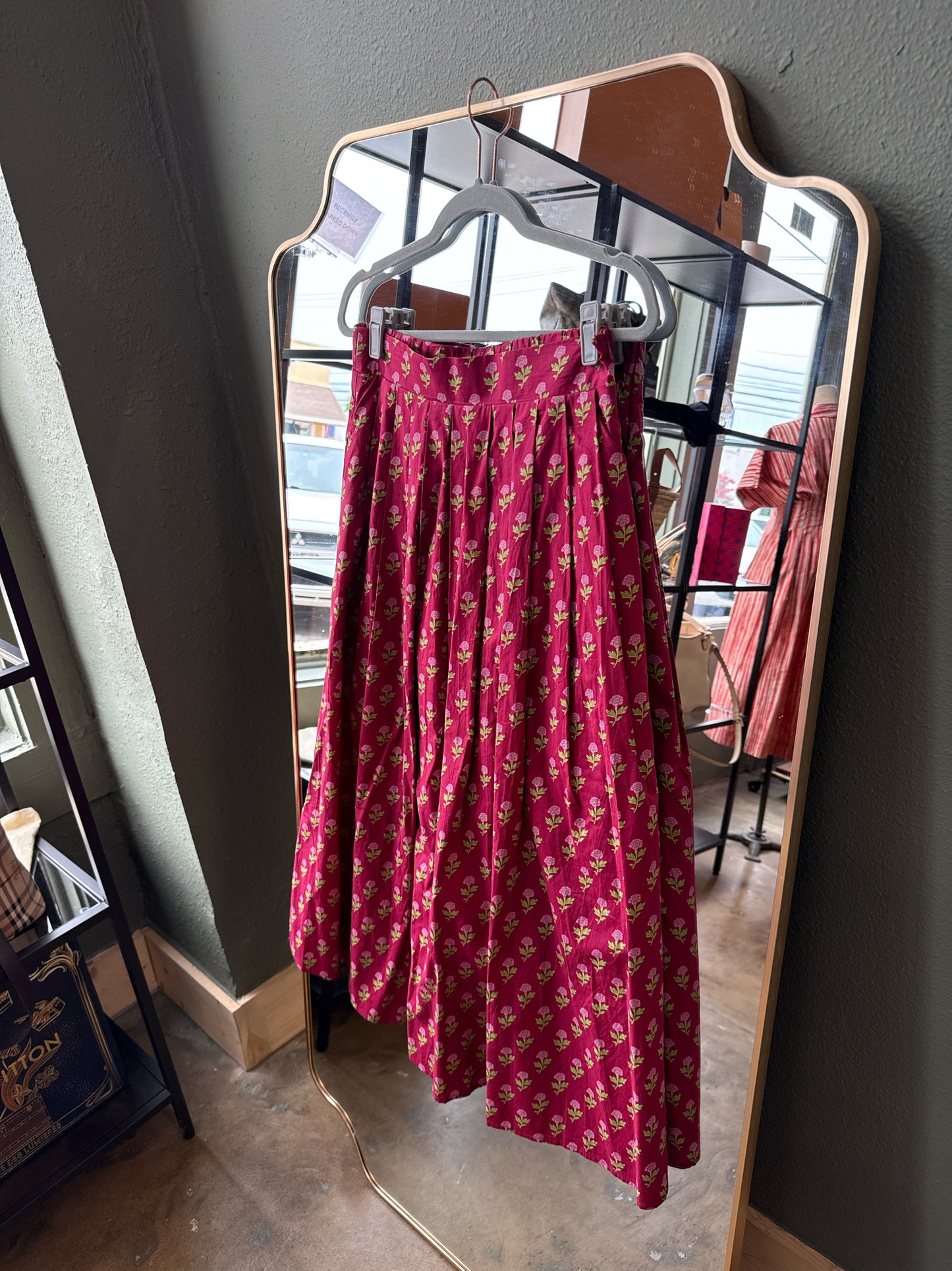 entro Size M Red Skirt