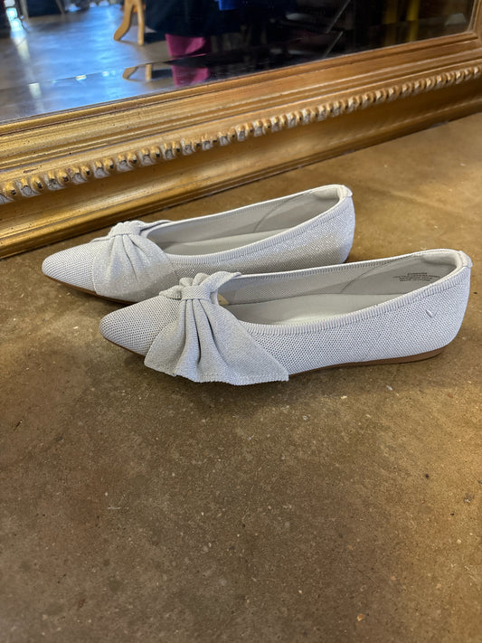 Vivaia Shoe Size 9 Cream bow Flats