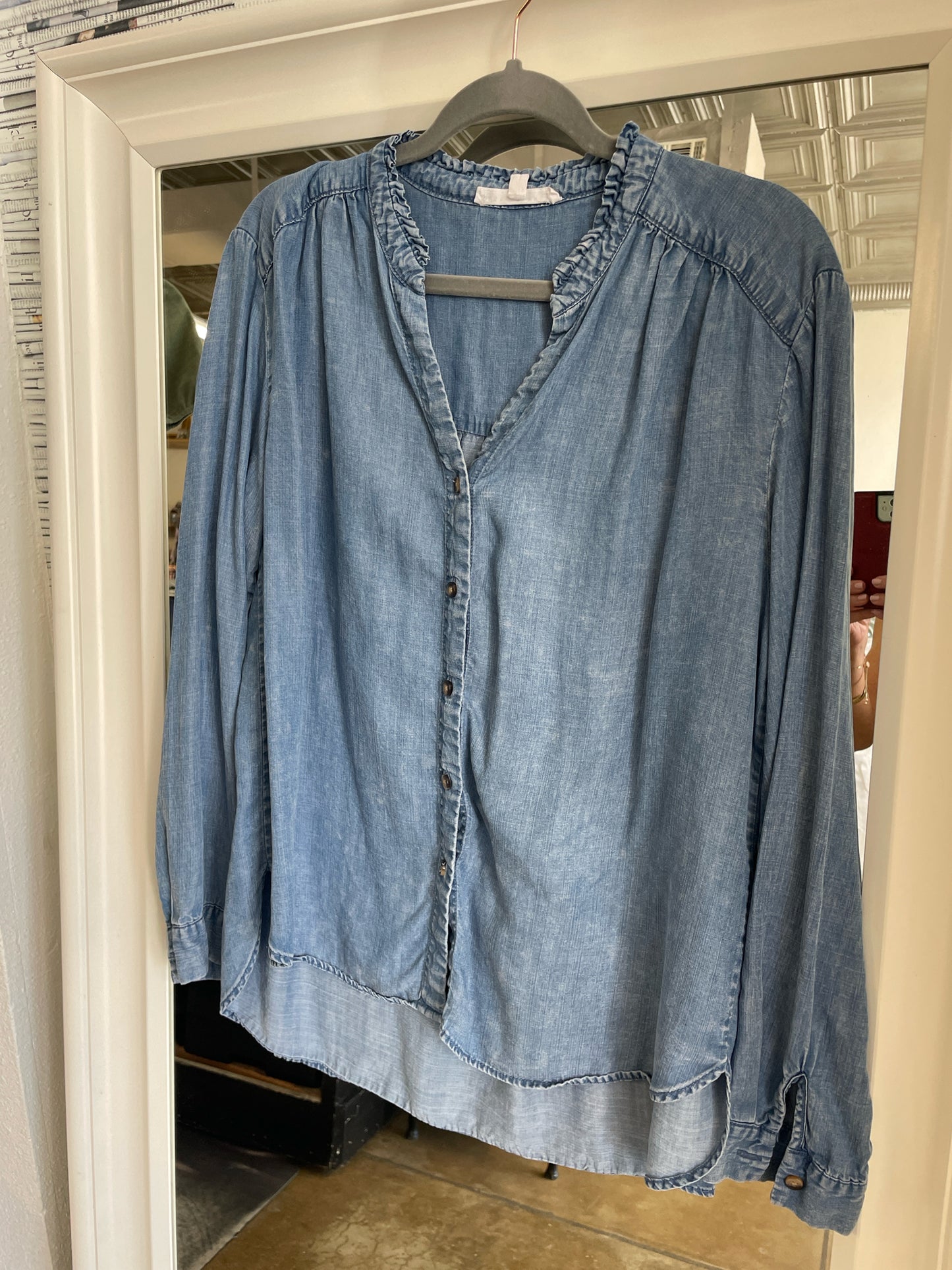 Jane & Delancey Size M Chambray Top