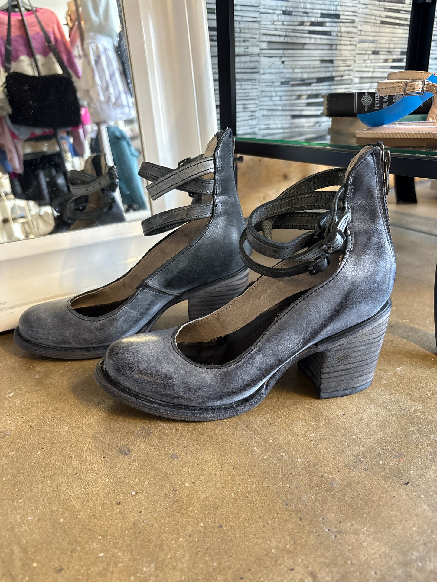 Freebird Shoe Size 6 Gray closed toe Heels