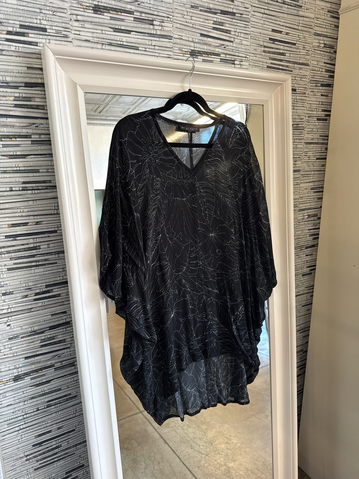 Bryn Walker Size M B&W Top