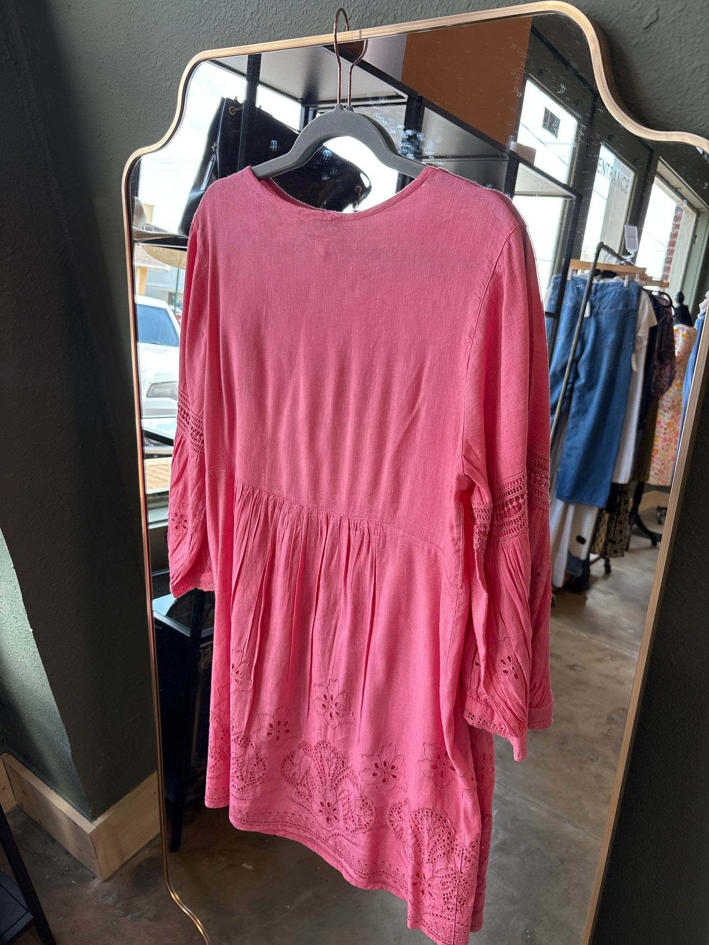 Tommy Bahama Size M Pink Dress