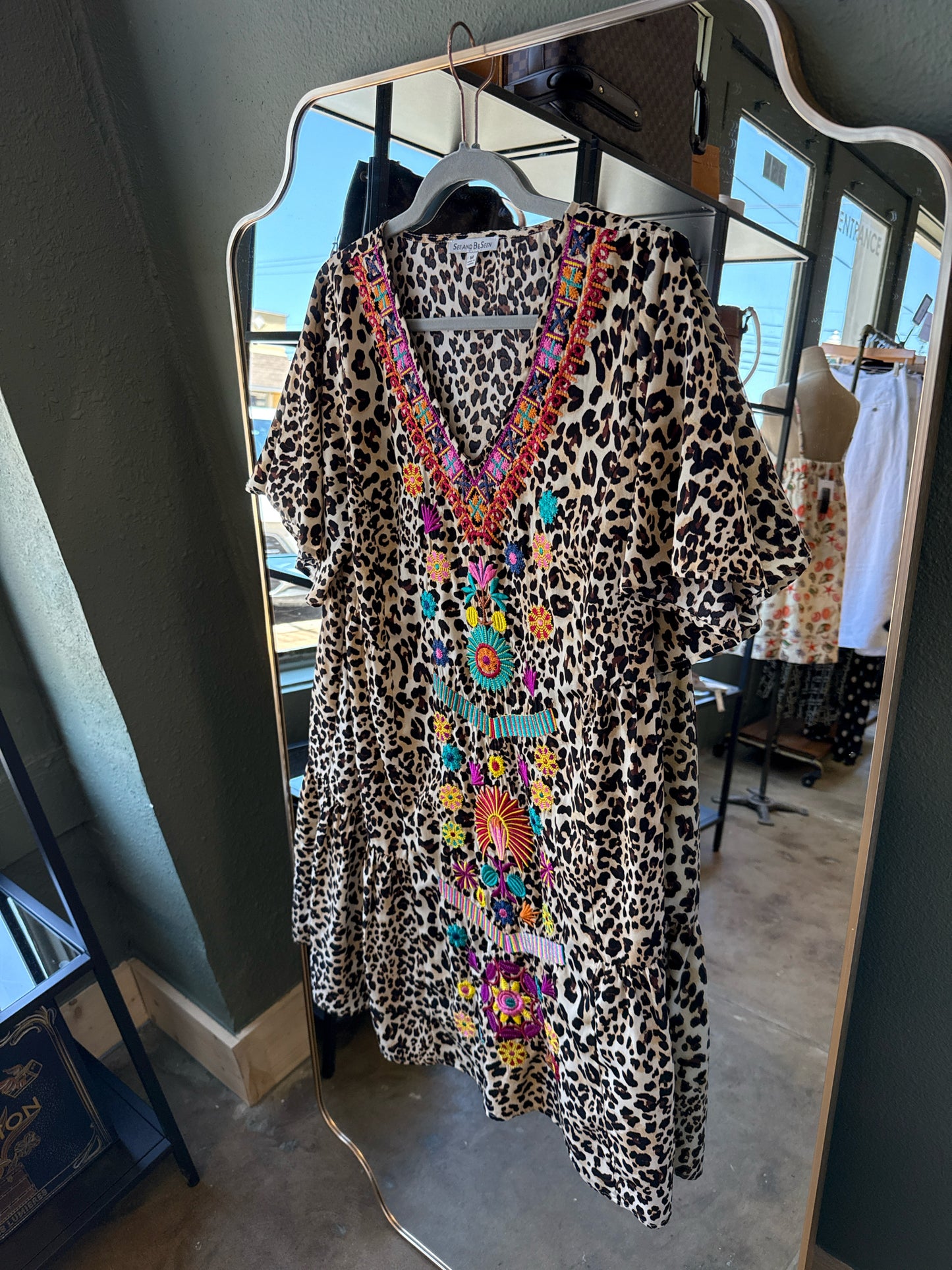 SEE AND BE SEEN Size M Leopard Embroidered Dress