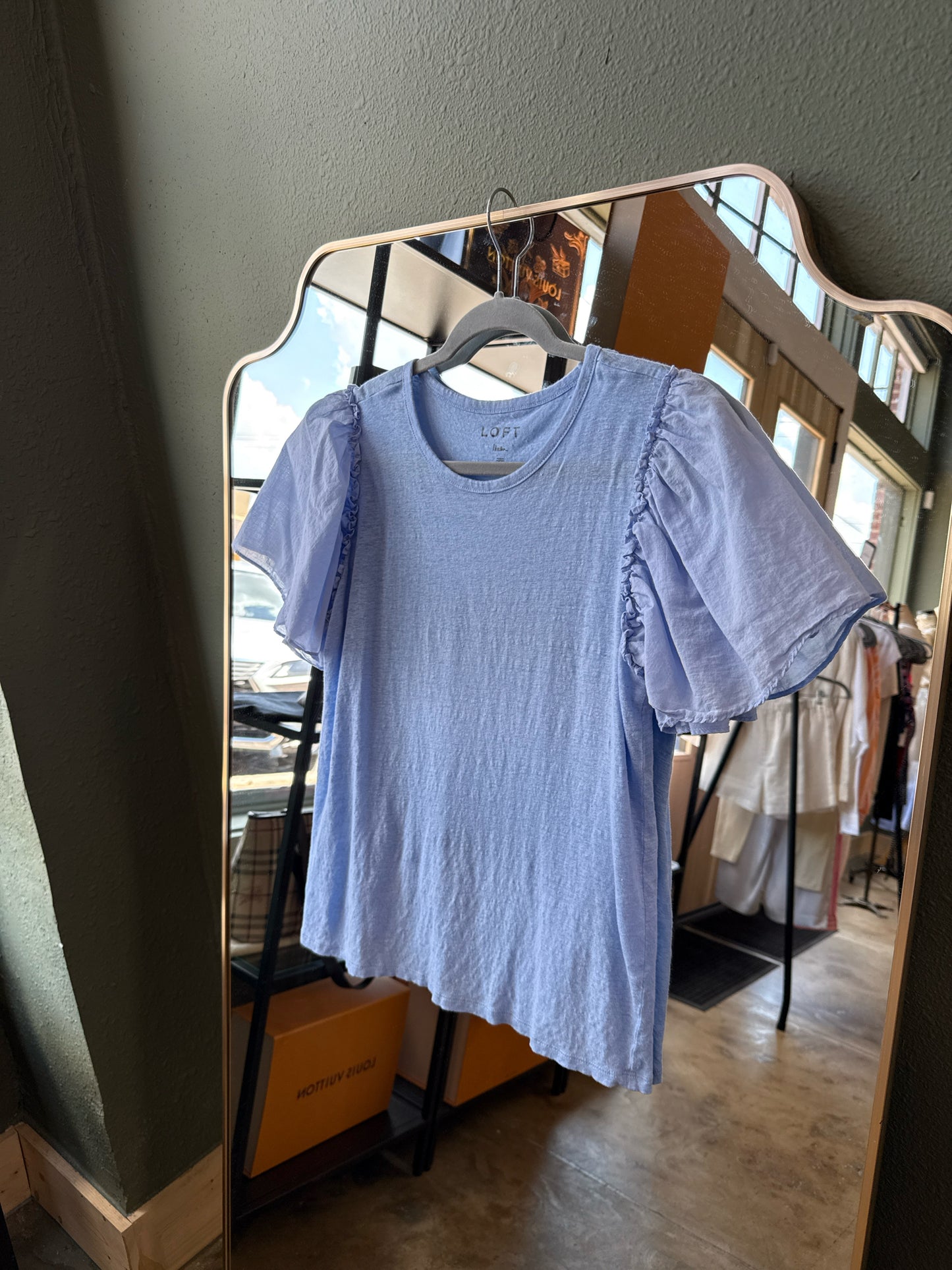 LOFT Size M Blue Top