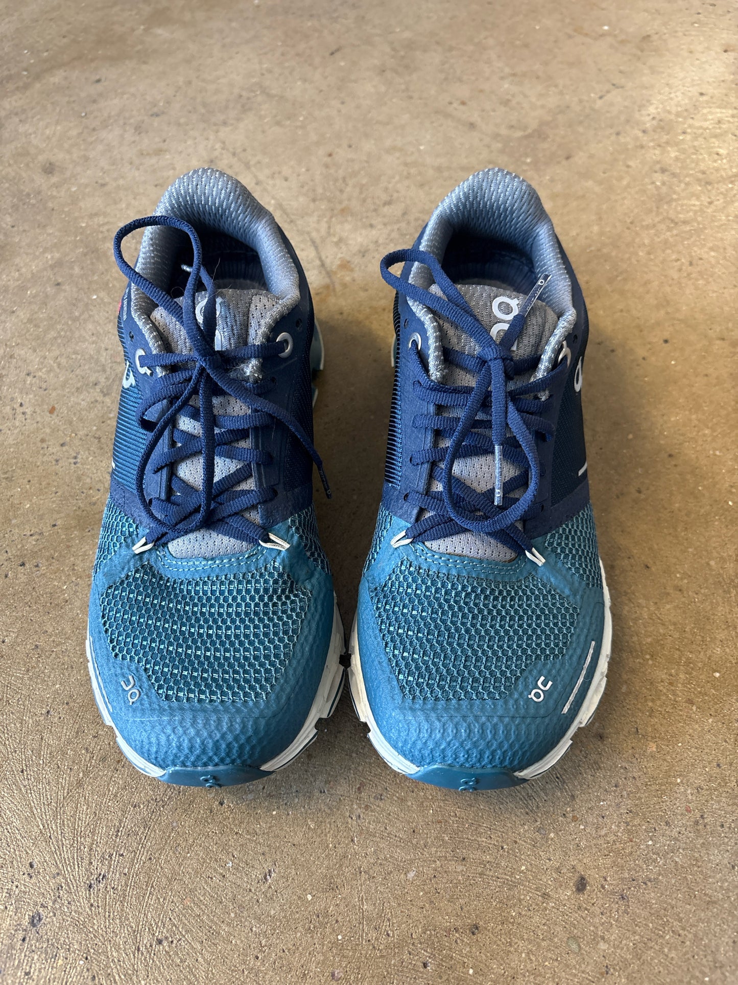On Cloud Shoe Size 6.5 Sneakers