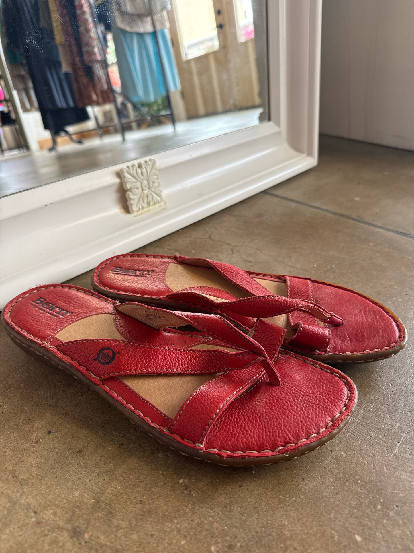 Born Shoe Size 9 Red Sandals