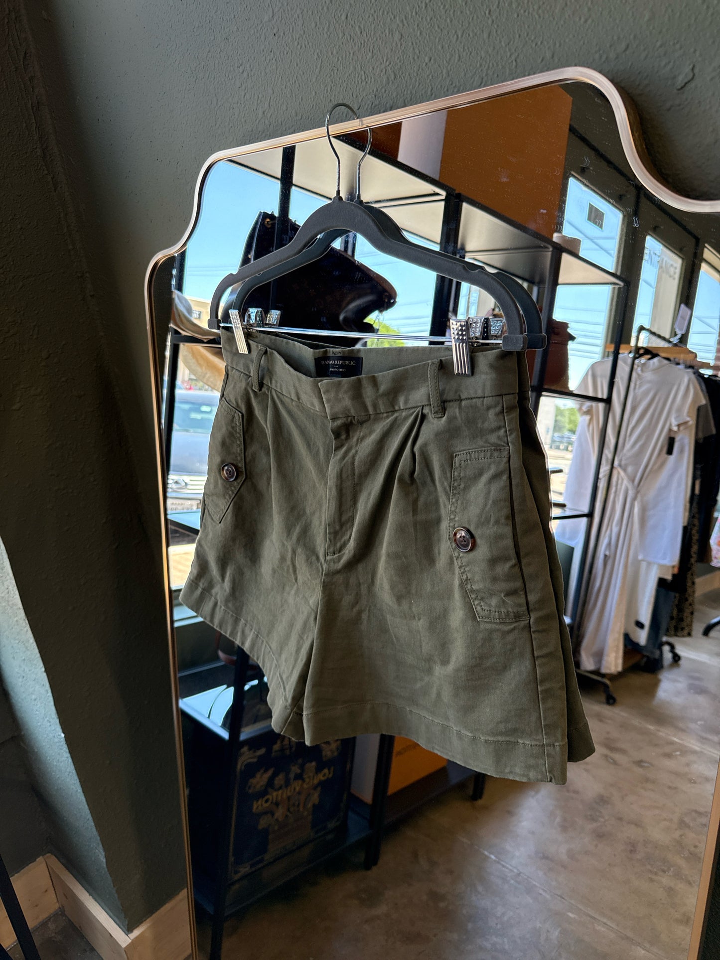 Banana Republic Size 6 Green Shorts