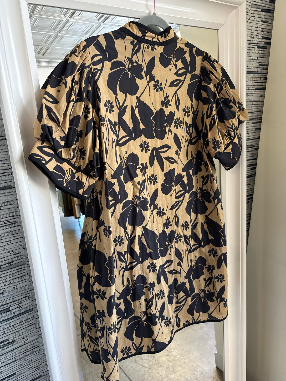 entro Size L Black & Tan Dress