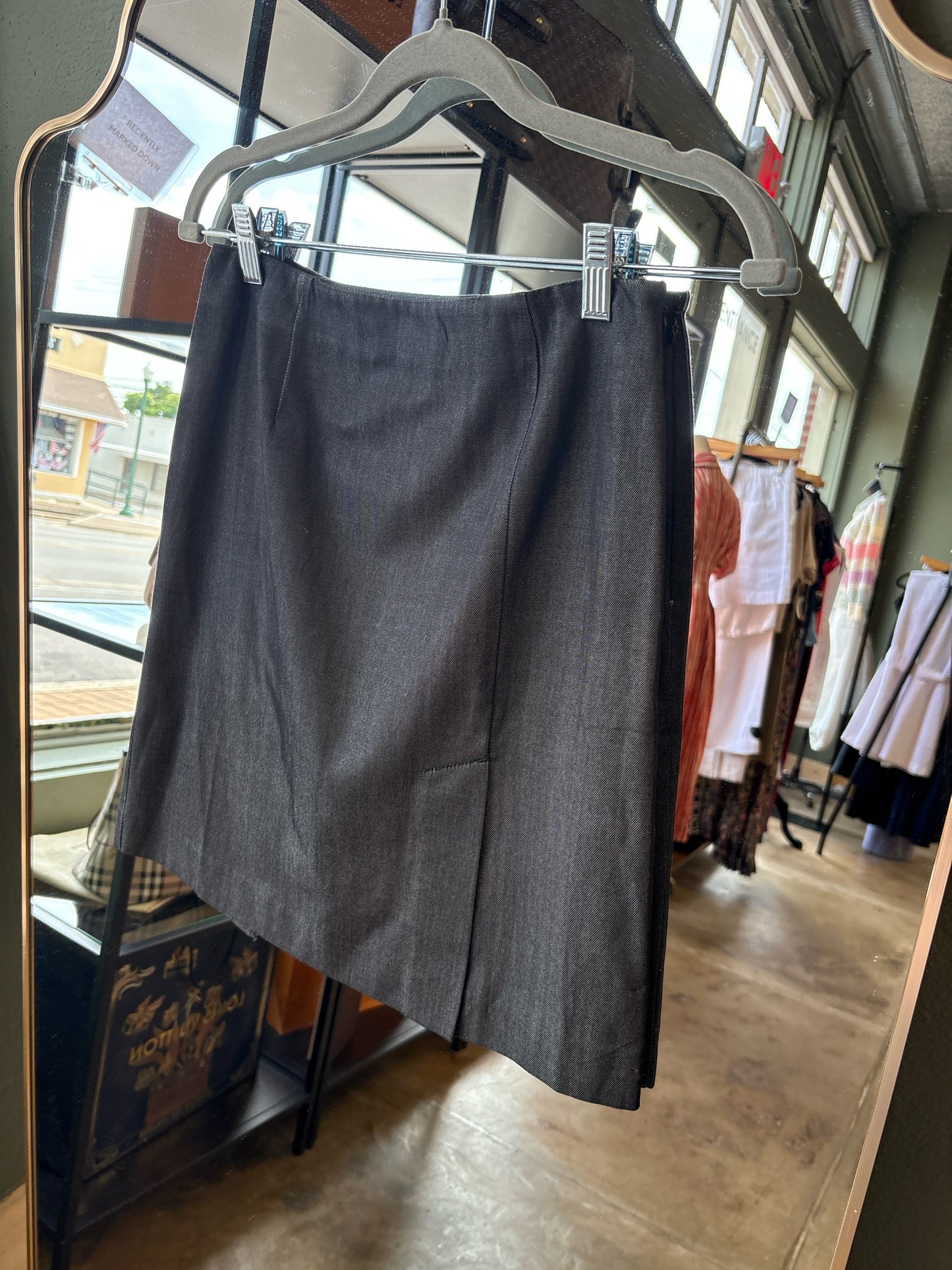 ANN TAYLOR Size 2P Black Skirt